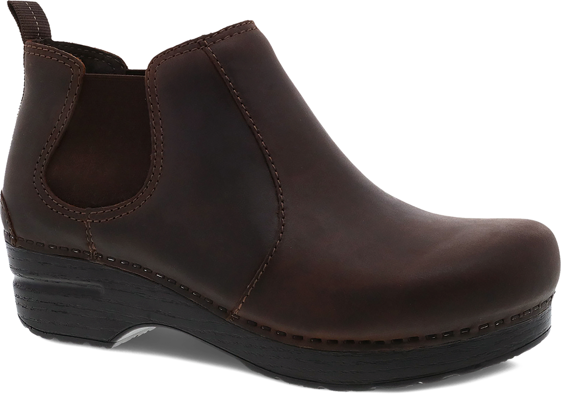 Quarter turn view Women&