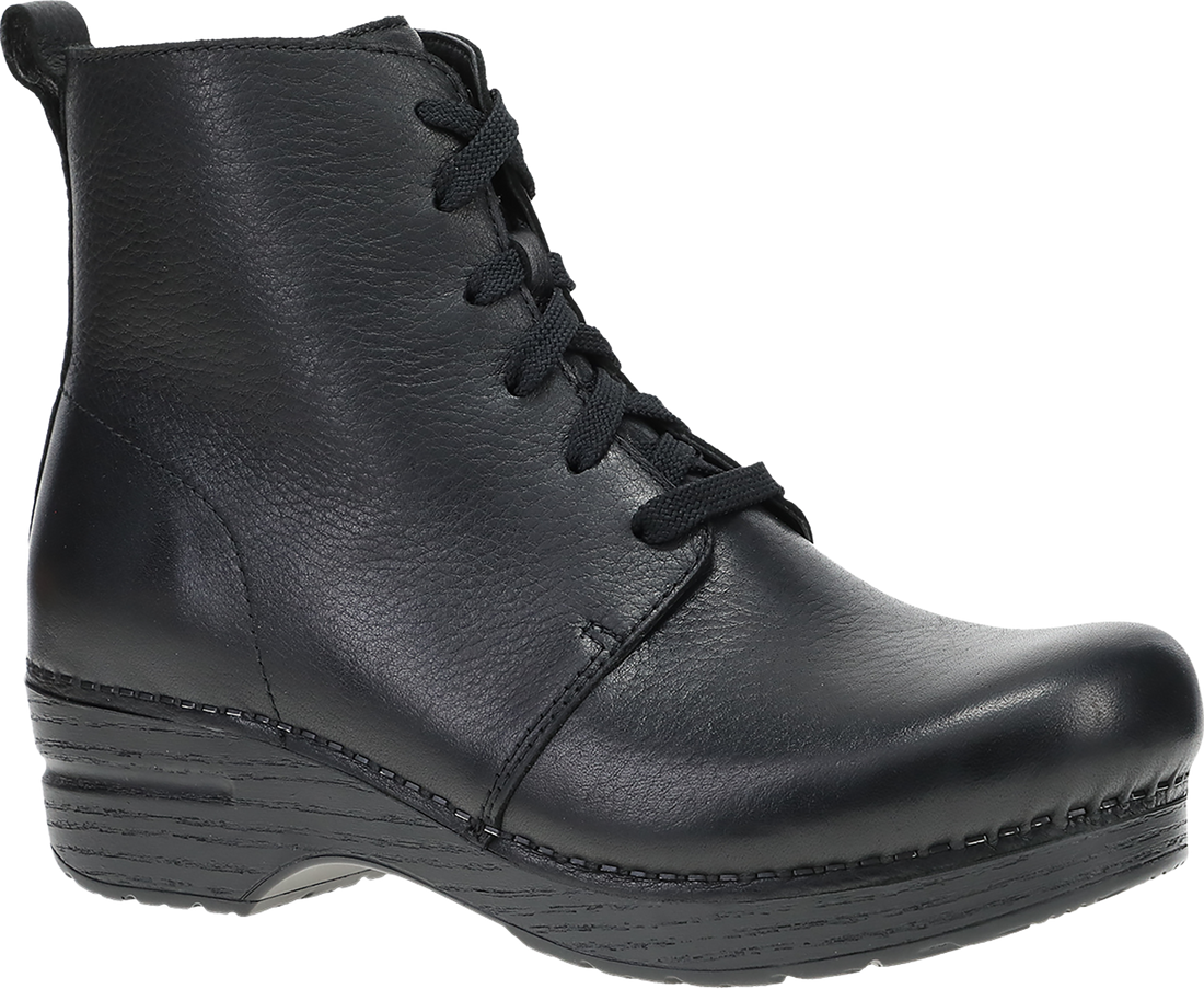 Quarter turn view Women&