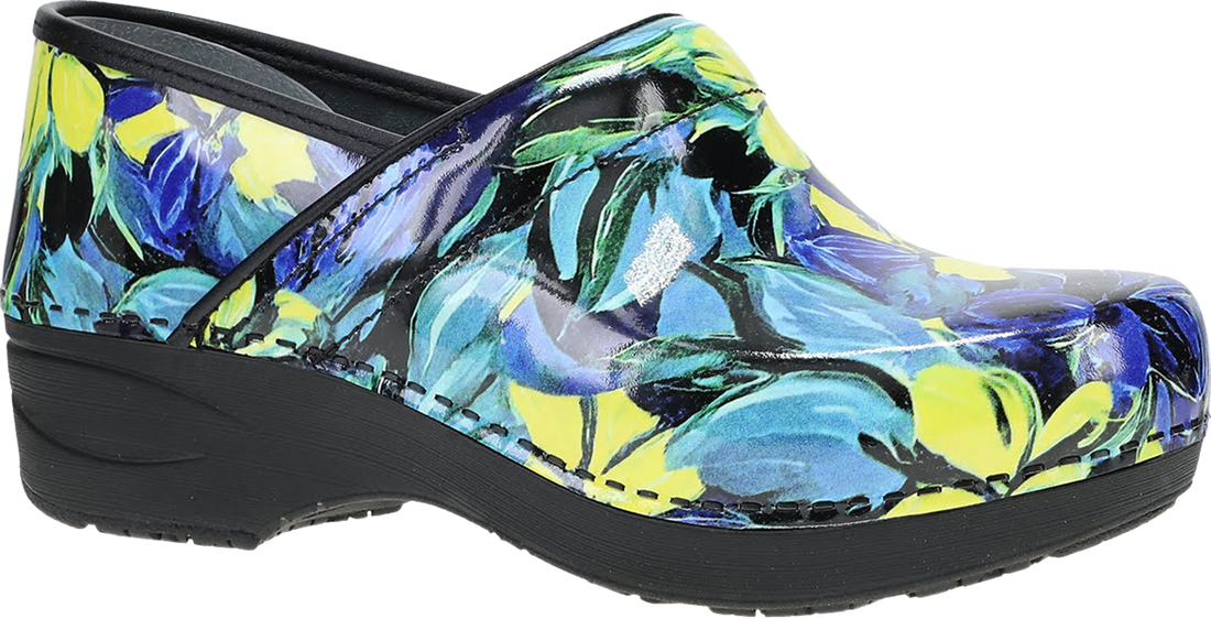 Quarter turn view Women&