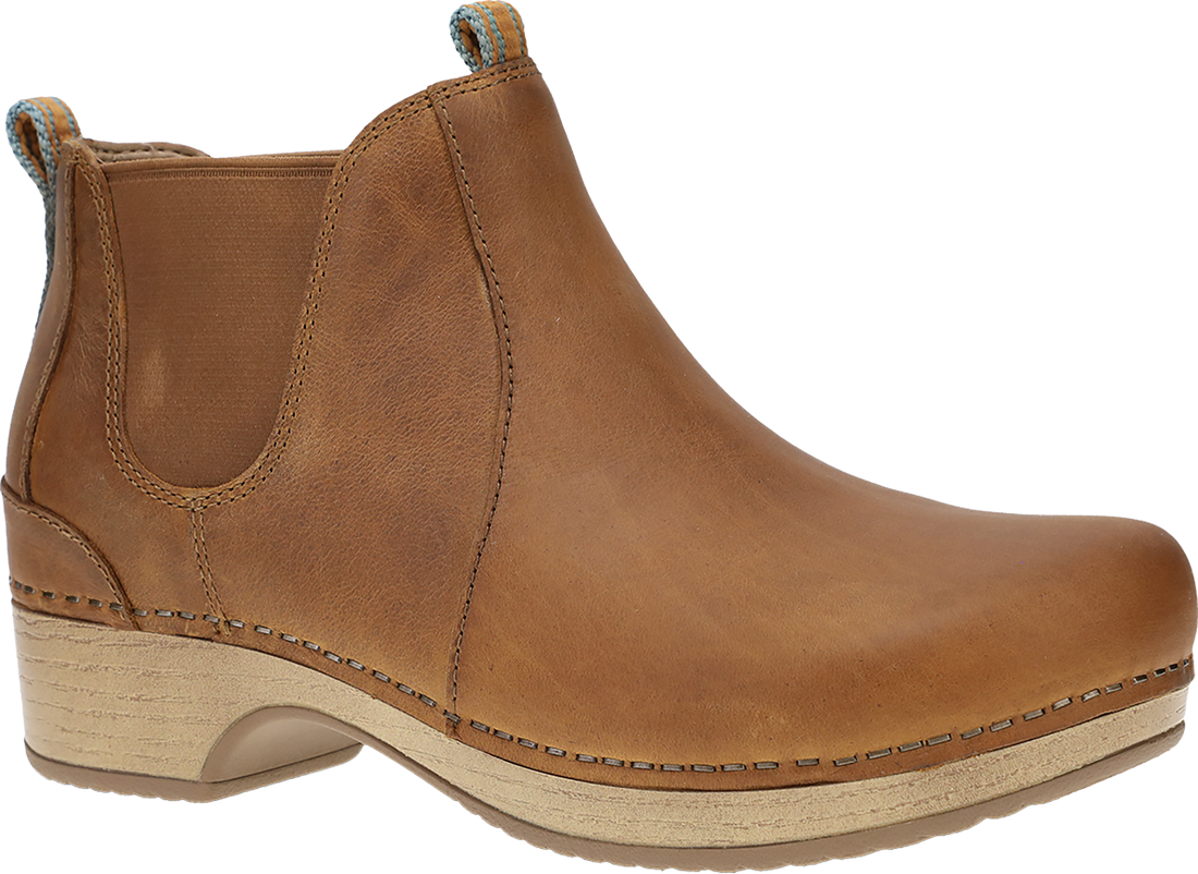 Quarter turn view Women&