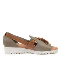 Inside View Women's Django & Juliette Maisy Sandal In Khaki/ Dk Tan/ White Sole Leather Sku: Dj15886Hnzle